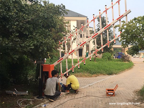 三栏式栅栏道闸