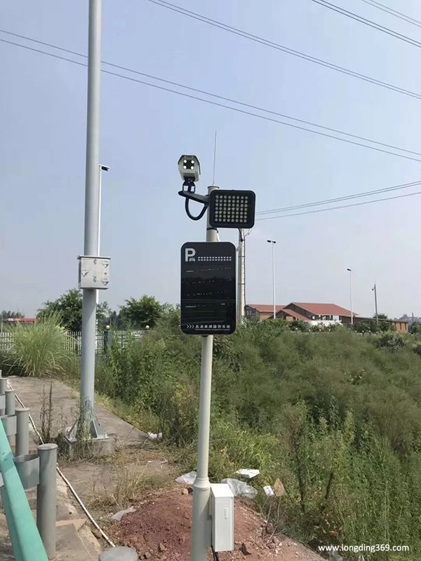 车牌识别一体机安装效果图